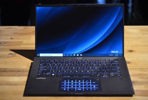 Asus ra mắt laptop 14 inch nhẹ nhất thế giới: 880g